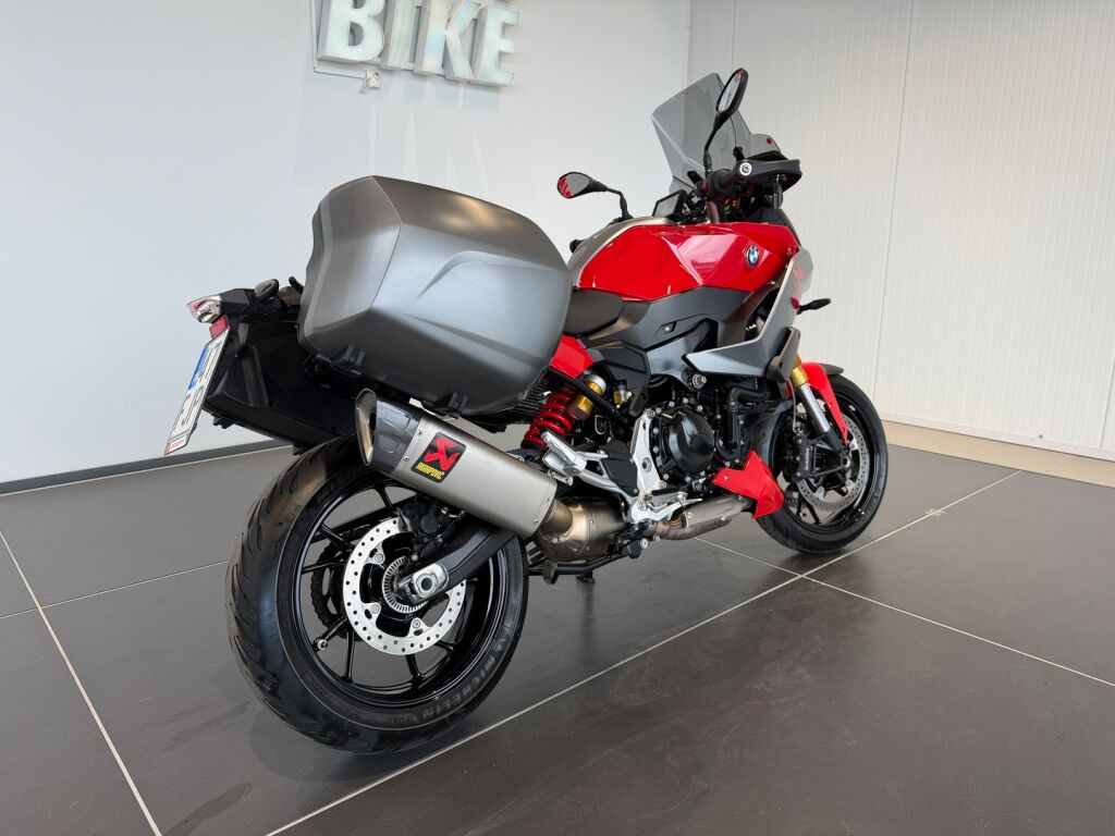 BMW F 2021 Punainen
