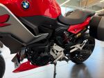 BMW F 2021 Punainen