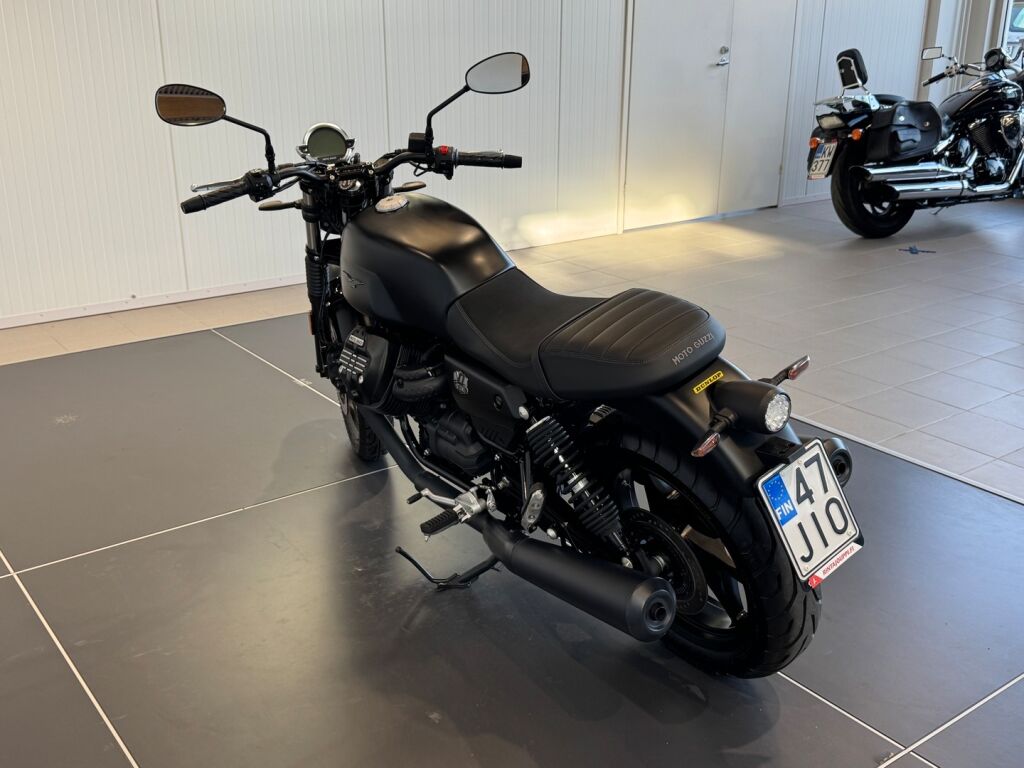 Moto guzzi V7 2023 