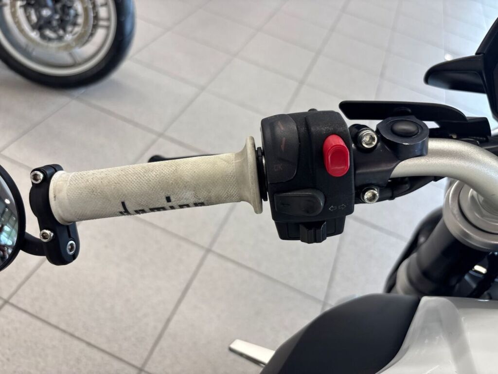 Mv agusta BRUTALE 2013 Valkoinen