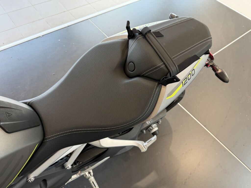 Triumph SPEED TRIPLE 2023 