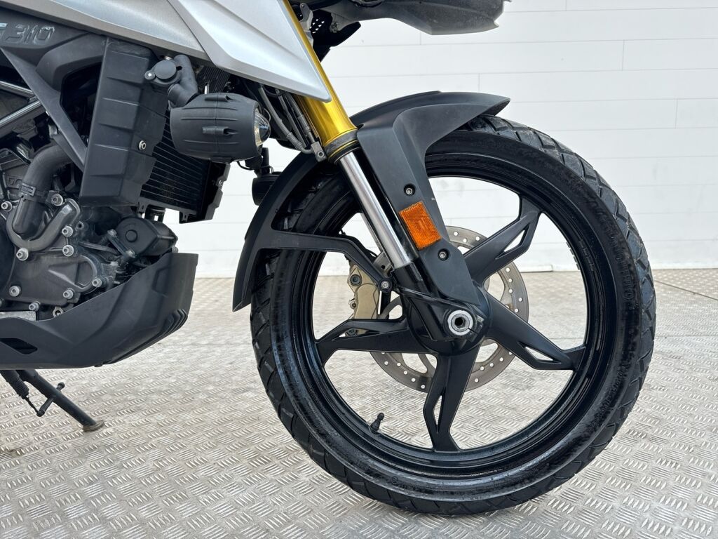 BMW G 2022 Valkoinen