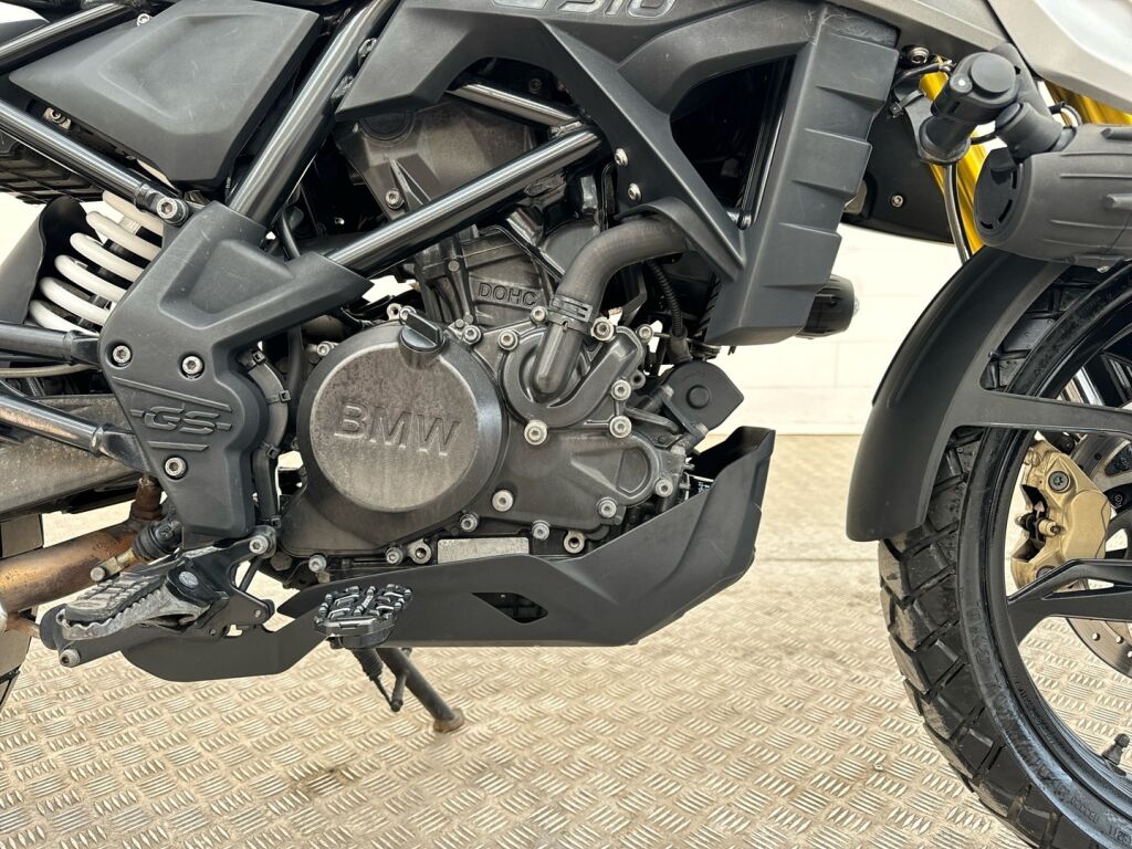 BMW G 2022 Valkoinen