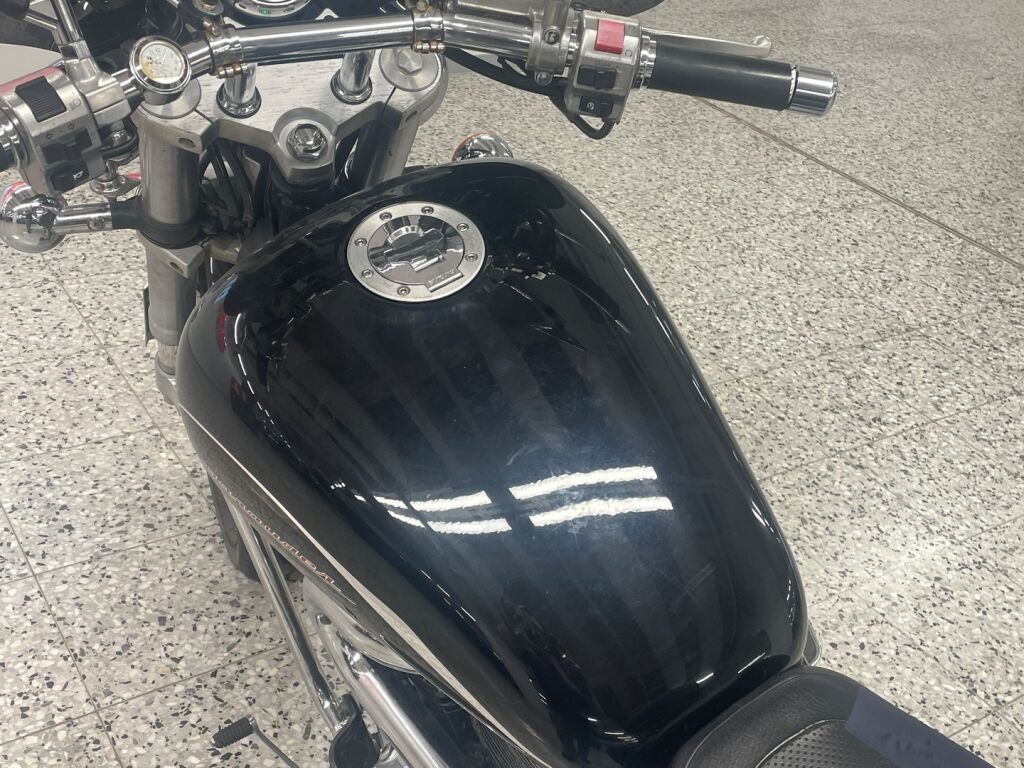 Suzuki VZ 2000 