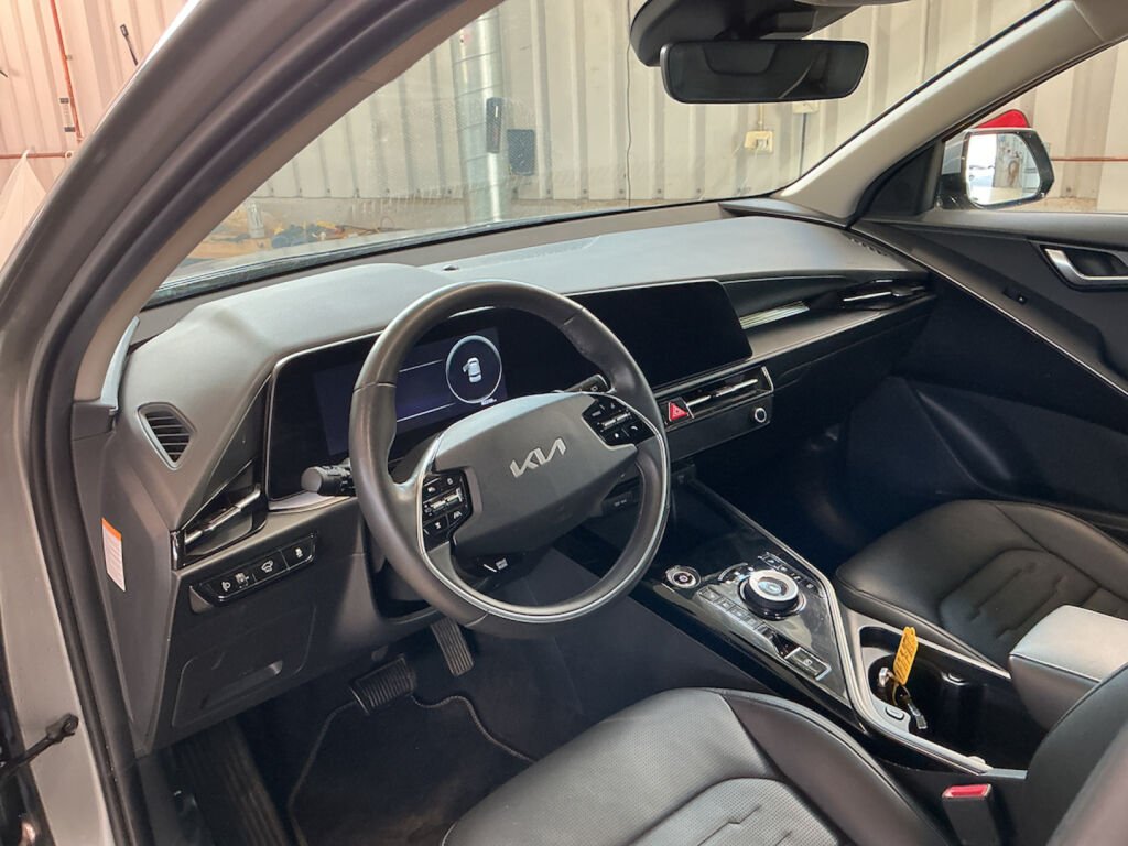 Kia Niro 2023 Metalli harmaa