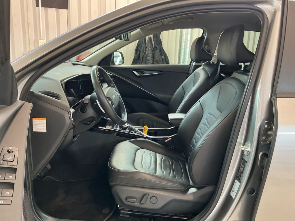Kia Niro 2023 Metalli harmaa