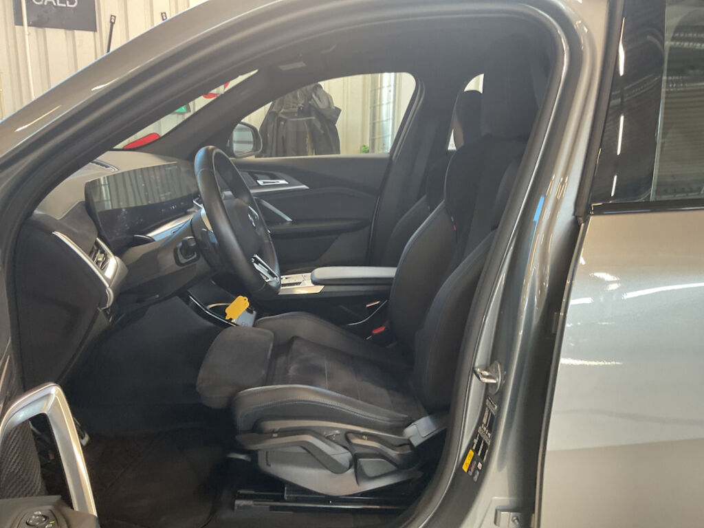 BMW iX2 2025 Metalli harmaa