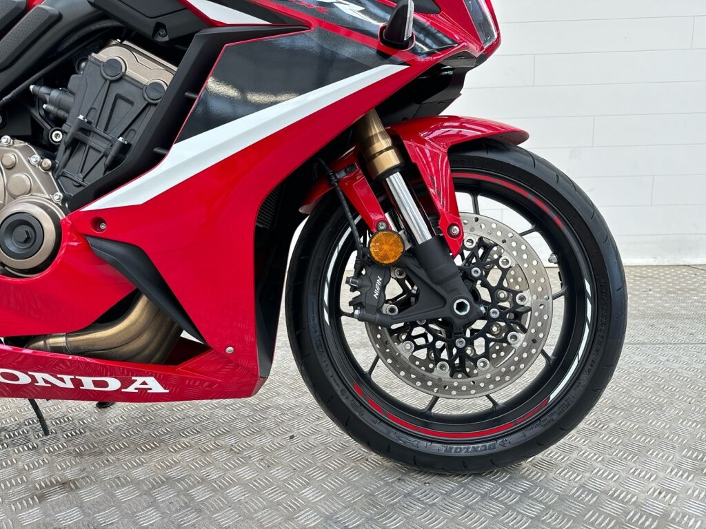 Honda CBR 2021 Punainen