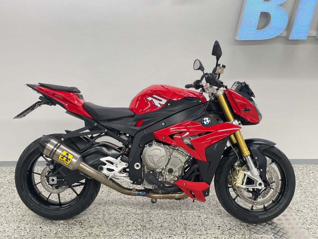 BMW S 2014 Punainen