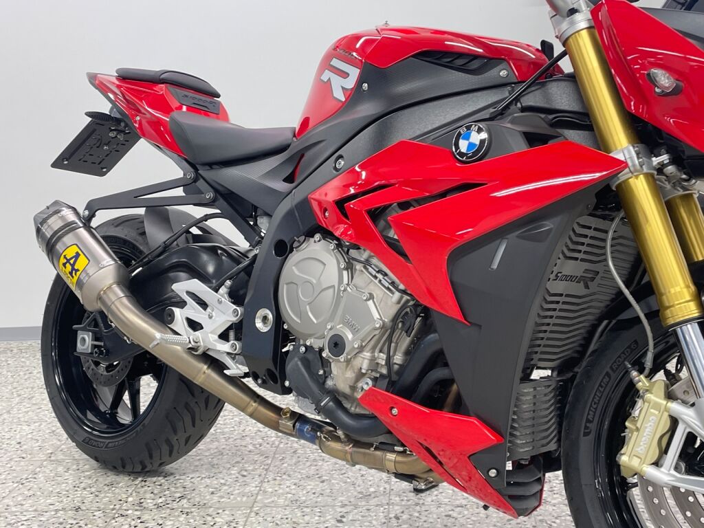 BMW S 2014 Punainen