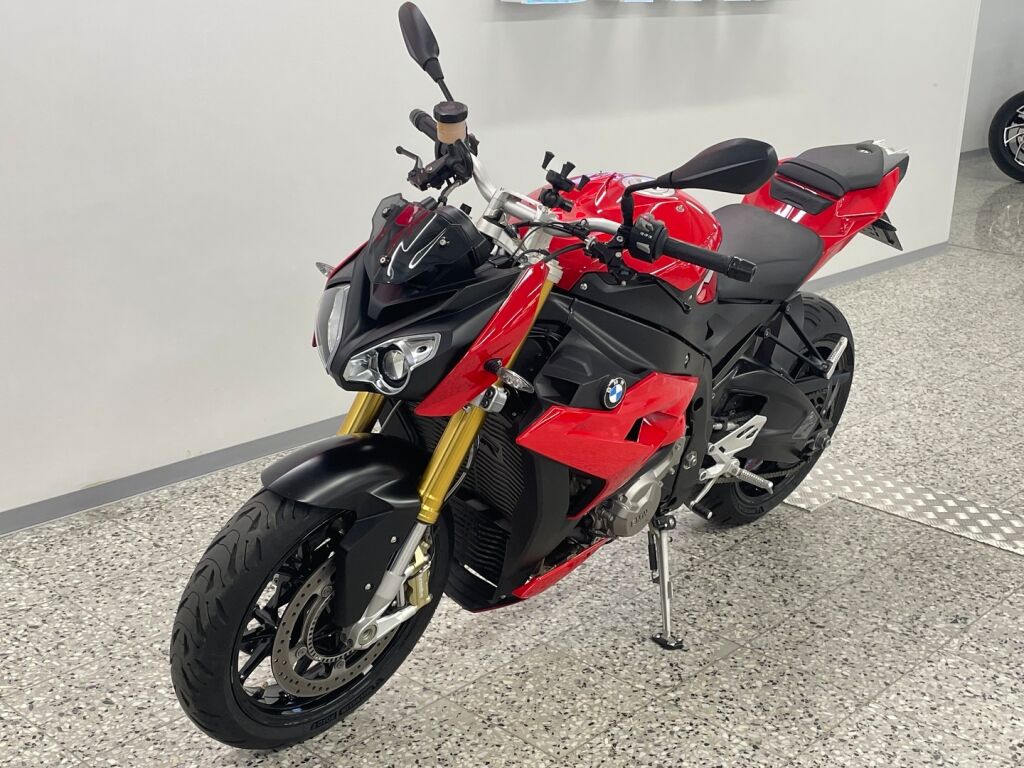 BMW S 2014 Punainen