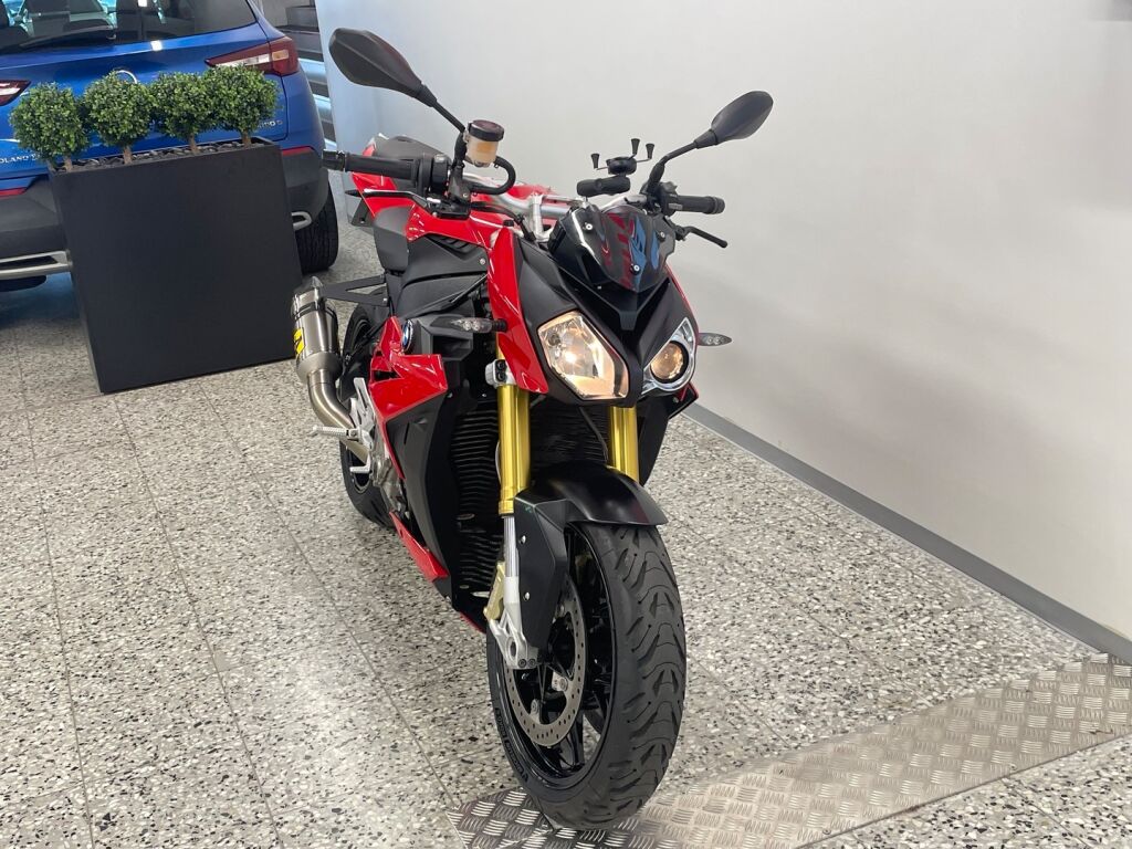BMW S 2014 Punainen