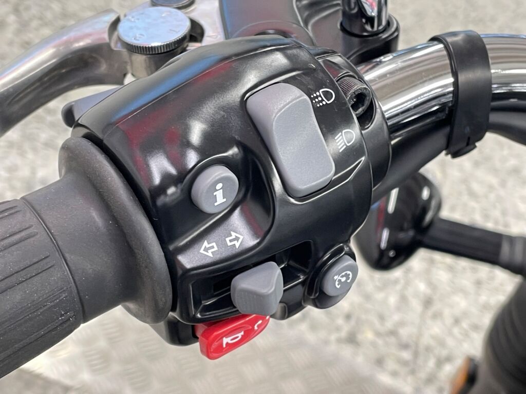 Triumph SPEEDMASTER 2022 