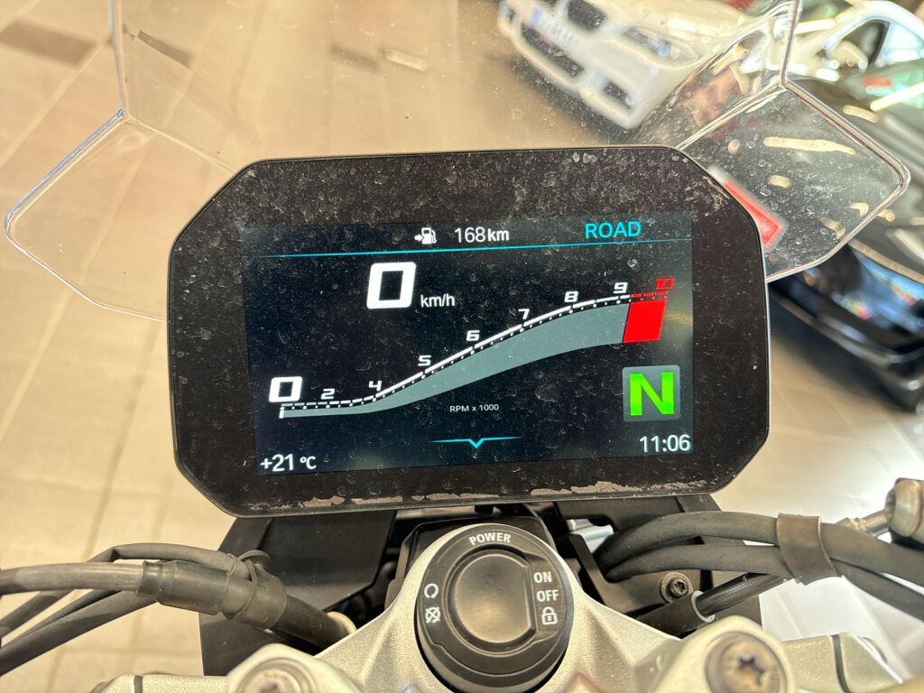 BMW F 2020 Musta puna harmaa