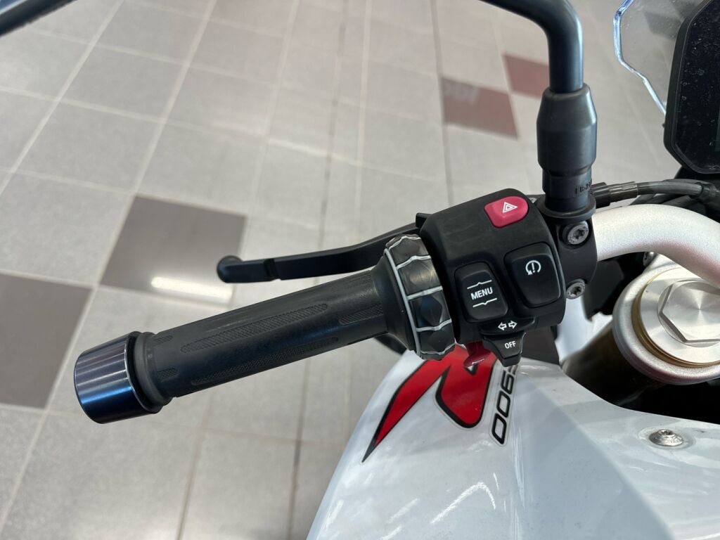 BMW F 2020 Musta puna harmaa