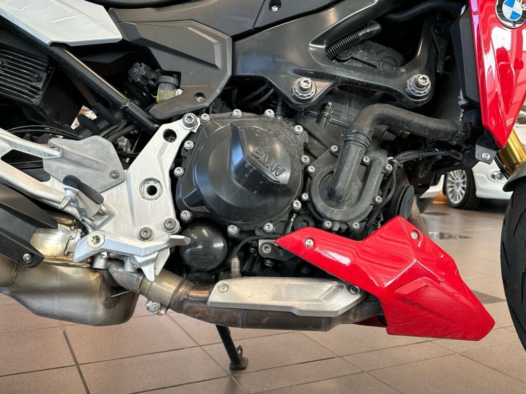 BMW F 2020 Musta puna harmaa