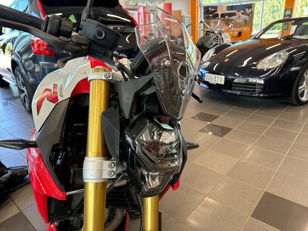 BMW F 2020 Musta puna harmaa