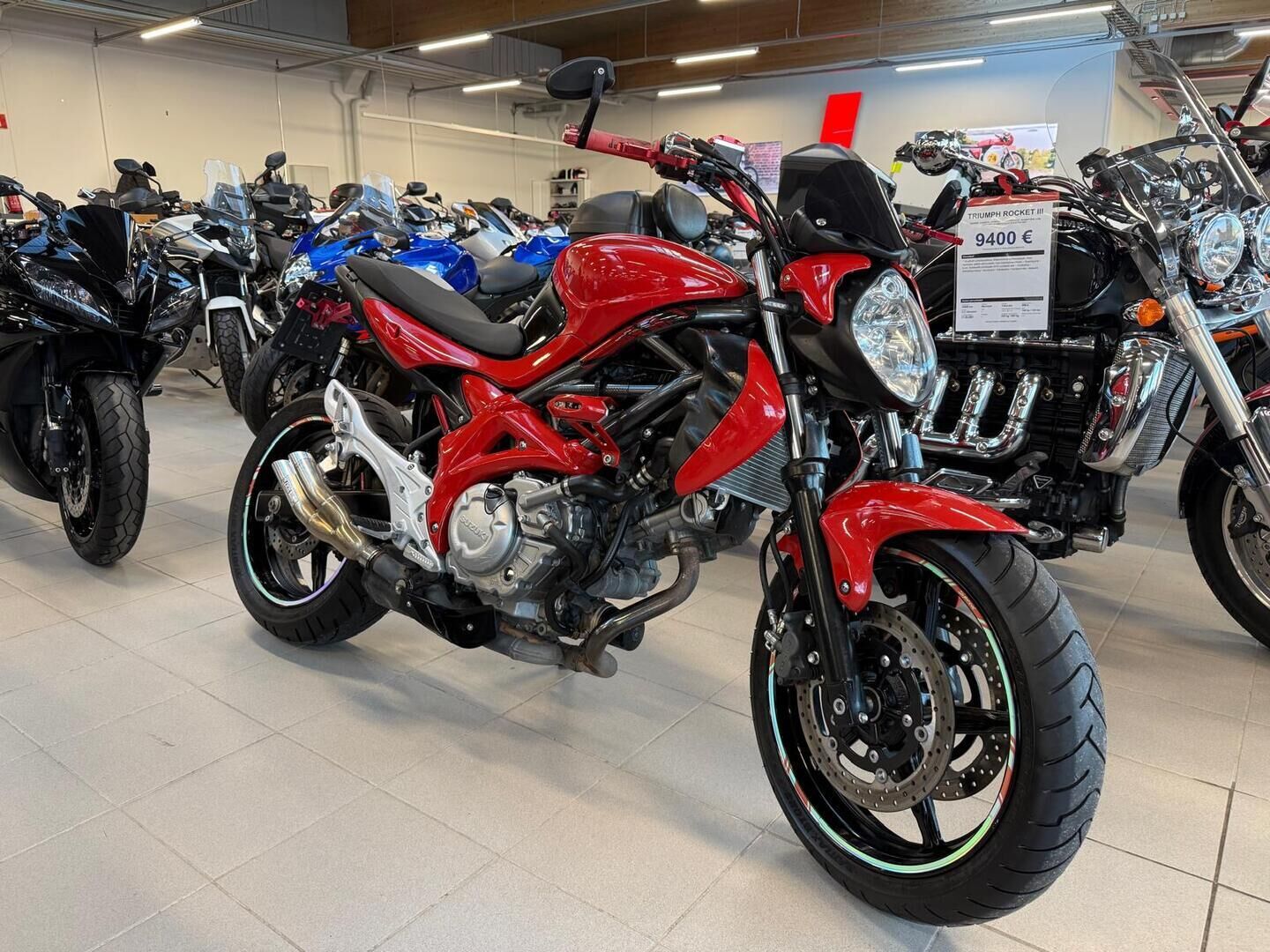Suzuki SFV 650 GLADIUS