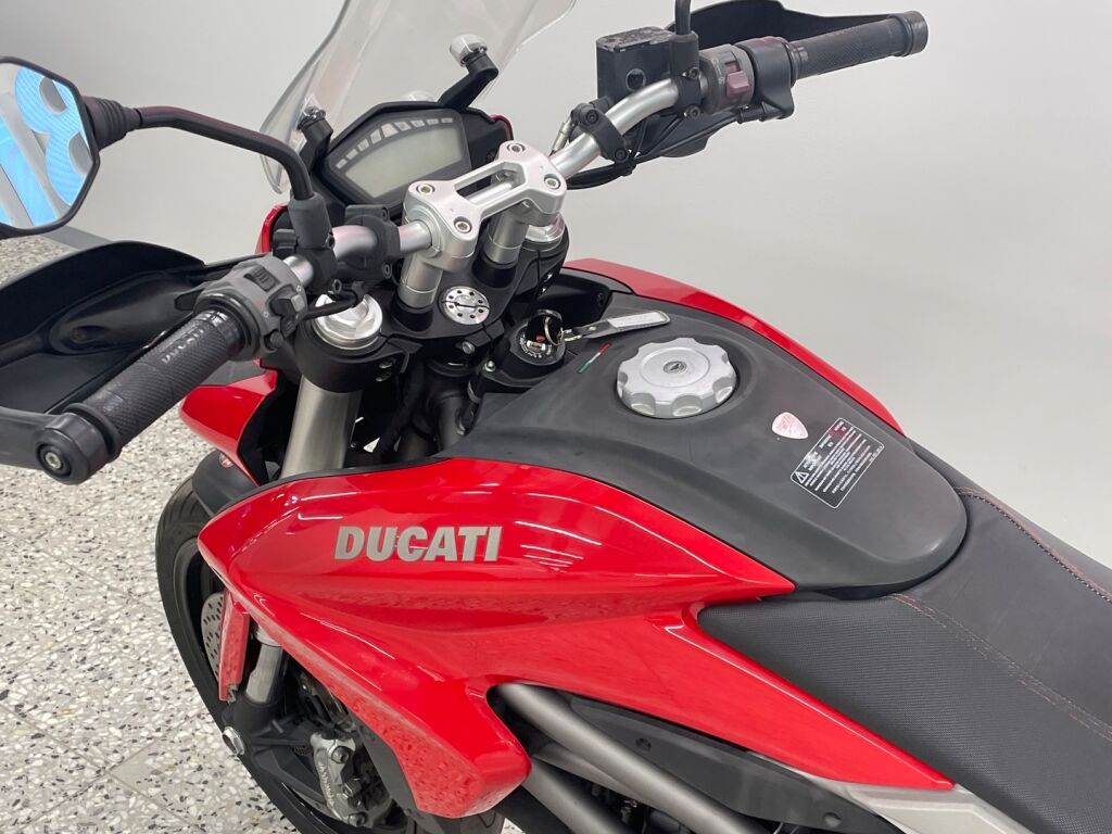 Ducati Hyperstrada 2014 Punainen