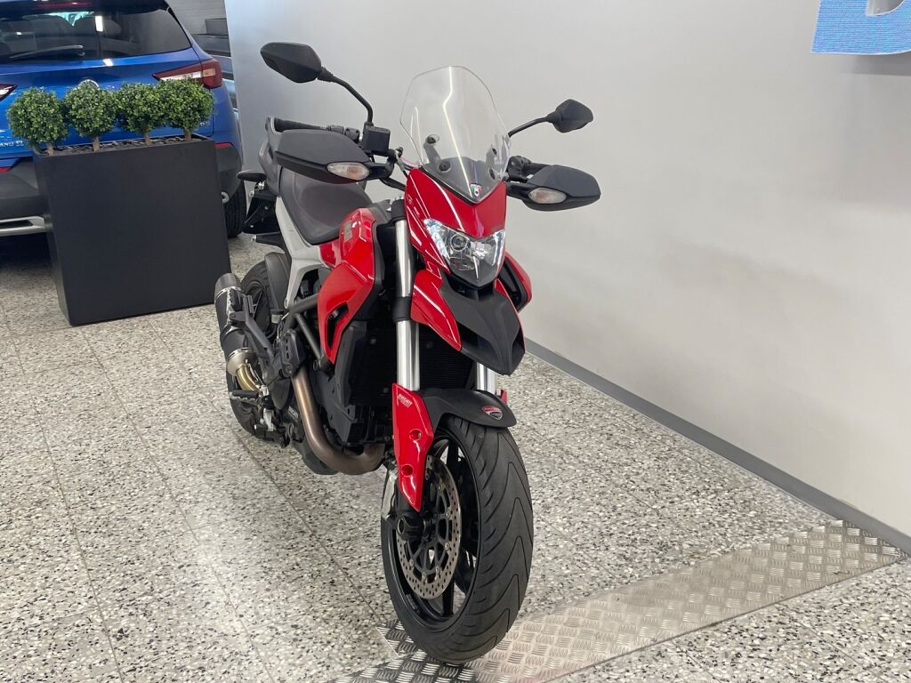 Ducati Hyperstrada 2014 Punainen