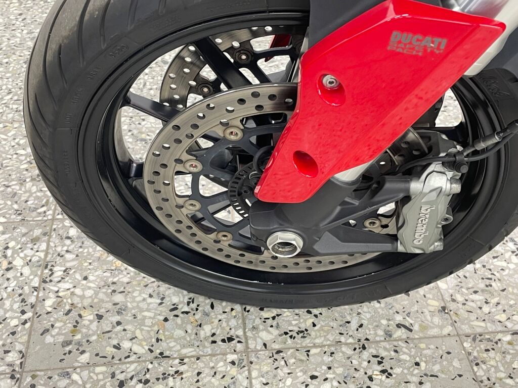 Ducati Hyperstrada 2014 Punainen