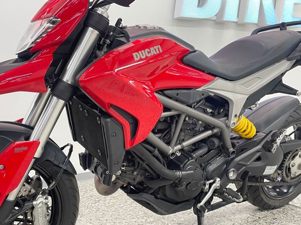 Ducati Hyperstrada 2014 Punainen