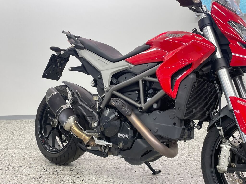 Ducati Hyperstrada 2014 Punainen