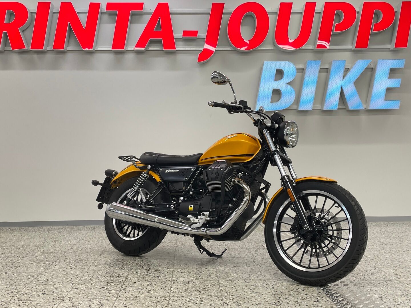 Moto guzzi V9