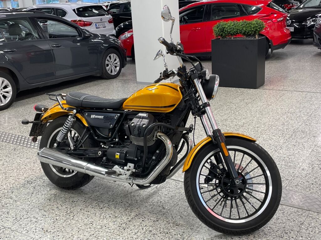 Moto guzzi V9 2018 Keltainen