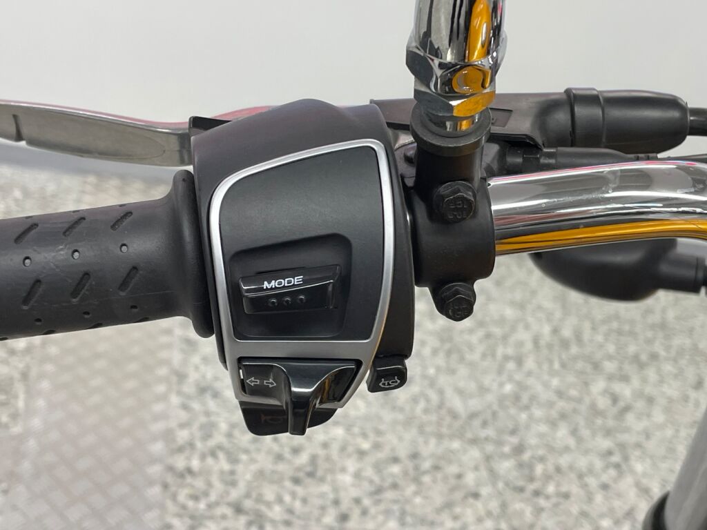 Moto guzzi V9 2018 Keltainen