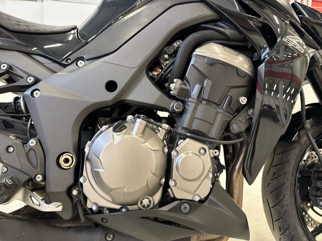 Kawasaki Z 2015 Musta