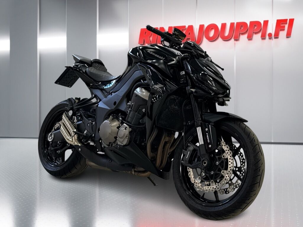 Kawasaki Z 2015 Musta