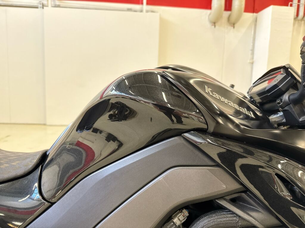 Kawasaki Z 2015 Musta