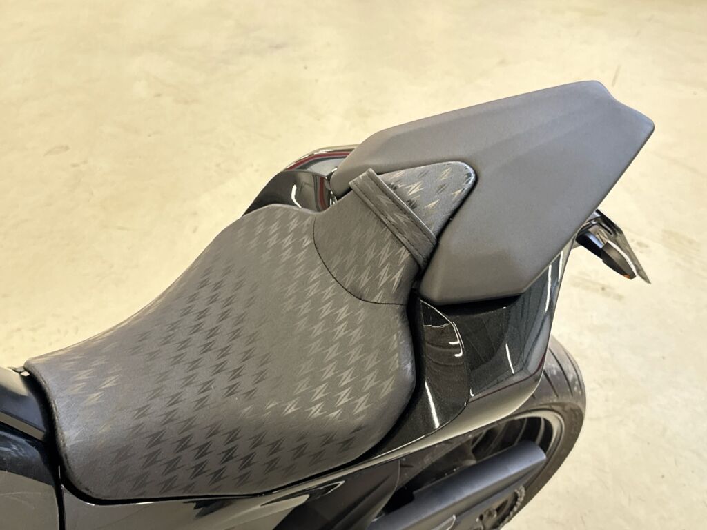 Kawasaki Z 2015 Musta