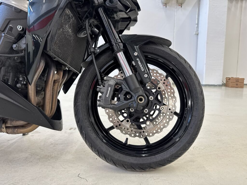 Kawasaki Z 2015 Musta