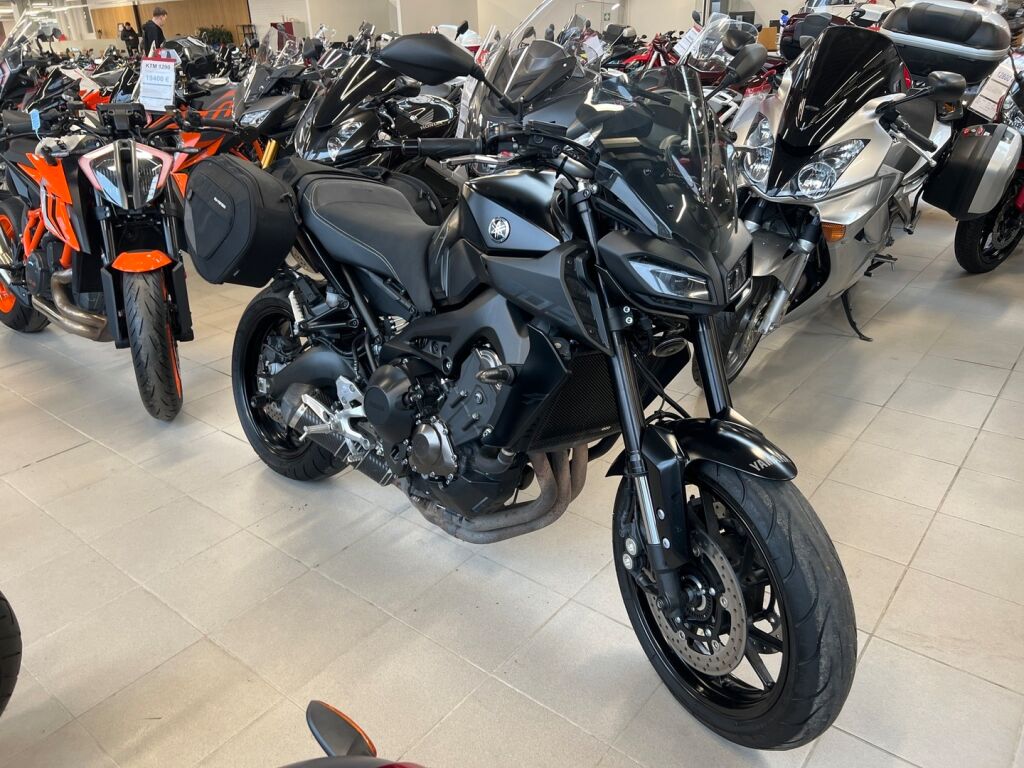 Yamaha MT-09 2017 HI O 19
