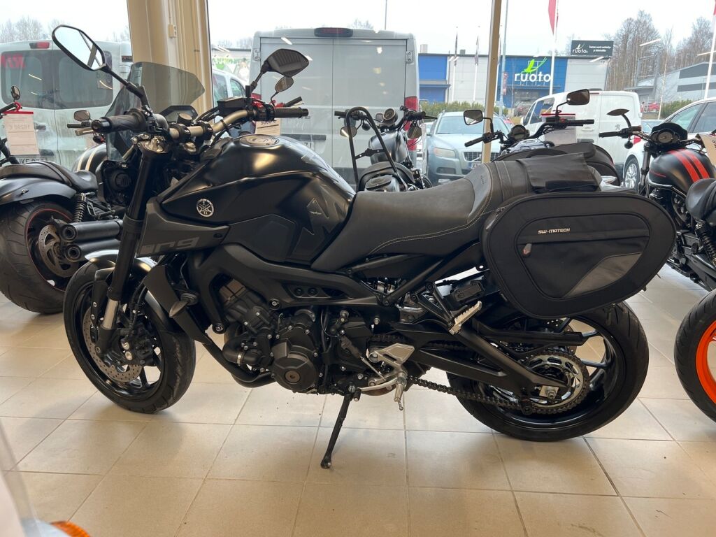 Yamaha MT-09 2017 HI O 19