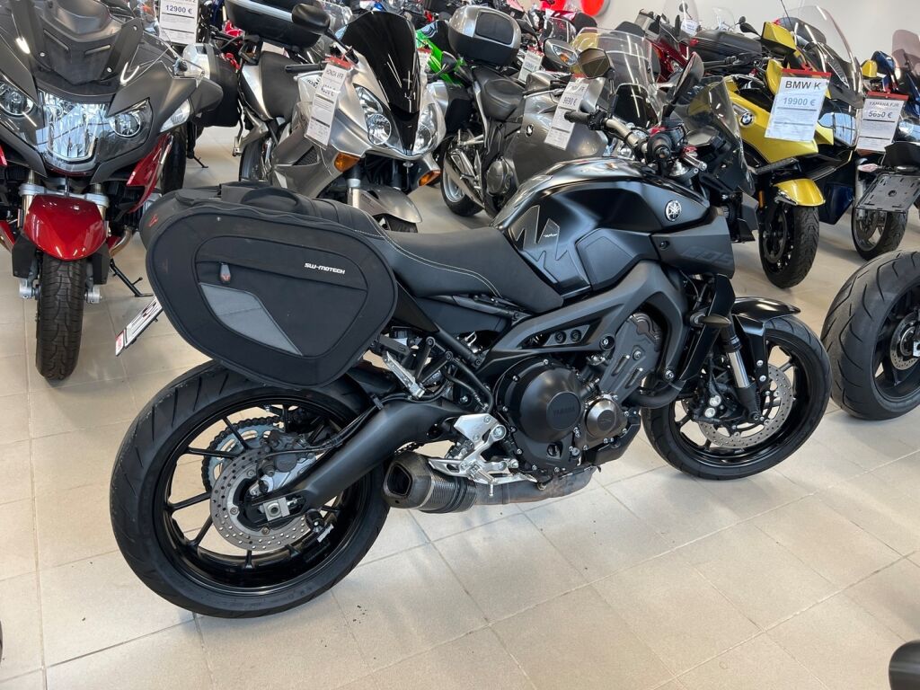 Yamaha MT-09 2017 HI O 19