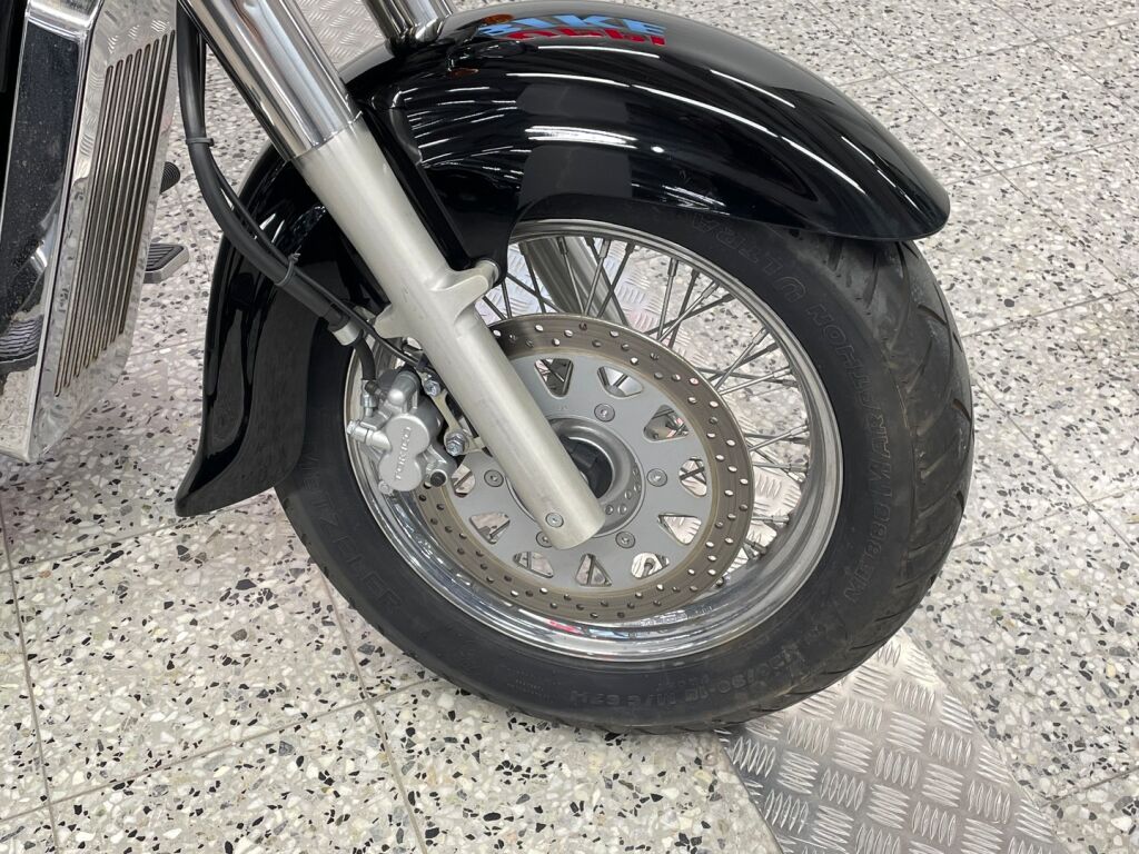 Suzuki VL 2010 