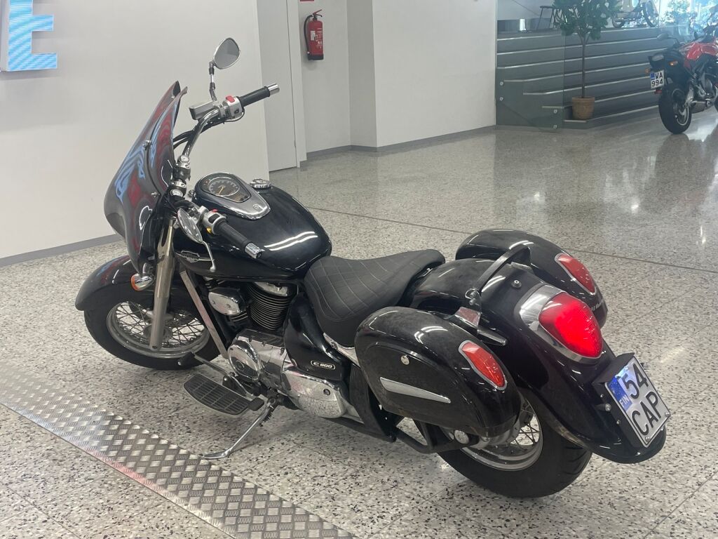 Suzuki VL 2010 