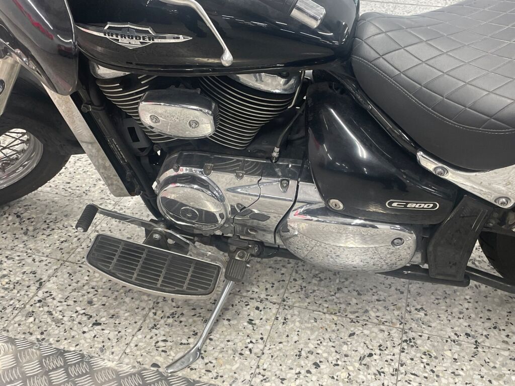 Suzuki VL 2010 