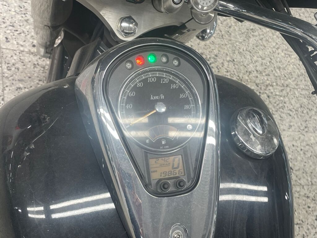 Suzuki VL 2010 