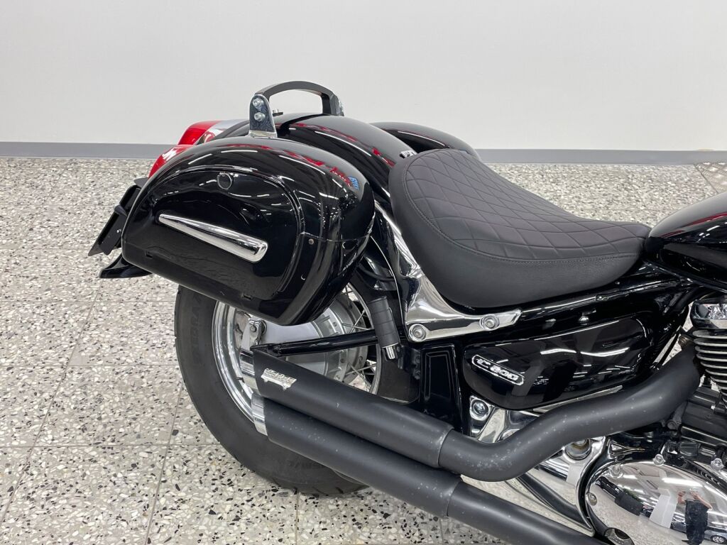 Suzuki VL 2010 