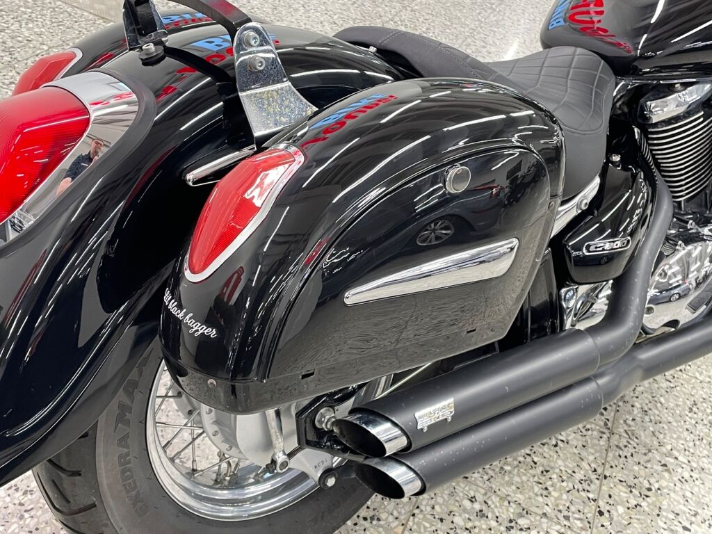 Suzuki VL 2010 