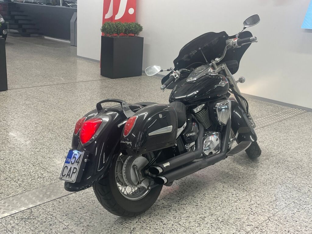 Suzuki VL 2010 