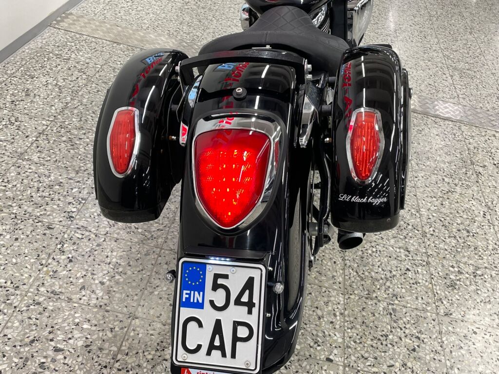 Suzuki VL 2010 