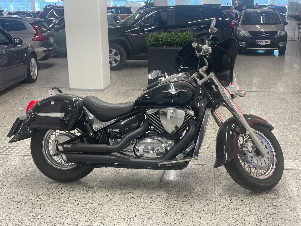 Suzuki VL 2010 