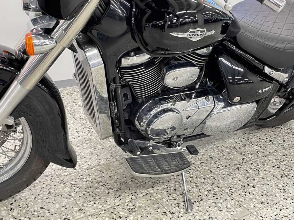 Suzuki VL 2010 