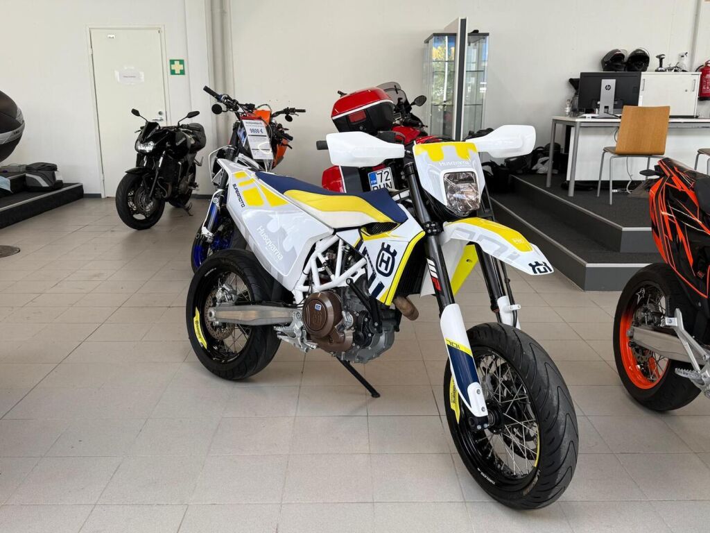 Husqvarna 701 2016 moniväri