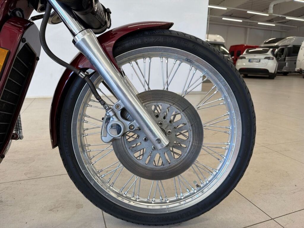 Suzuki VS 1995 Punainen